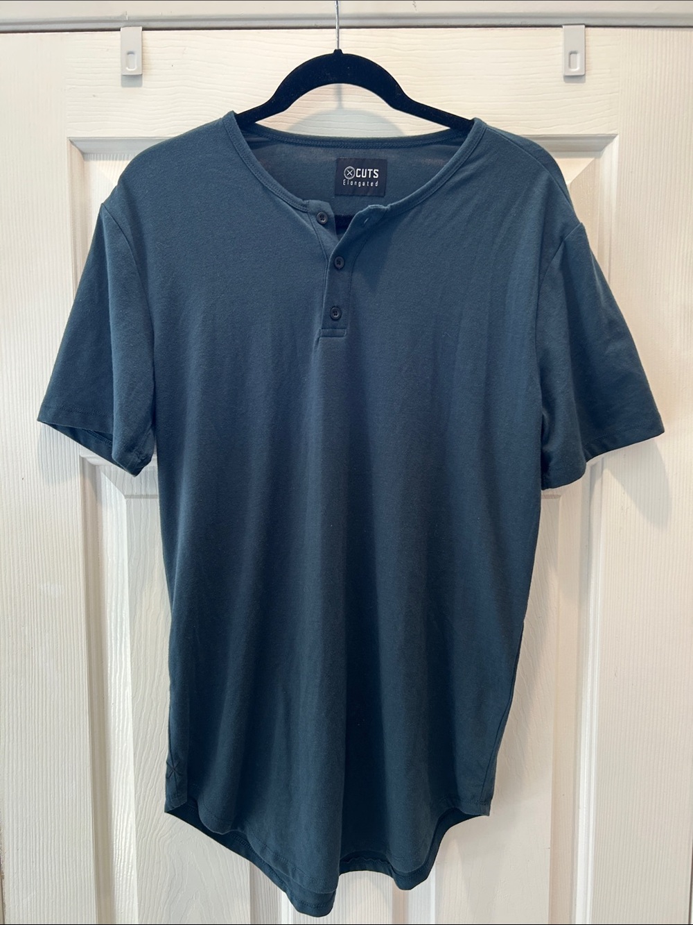 CUTS Clothing Elongated Henley T-Shirt Men’s Large Slate Blue Curve Hem Stretch